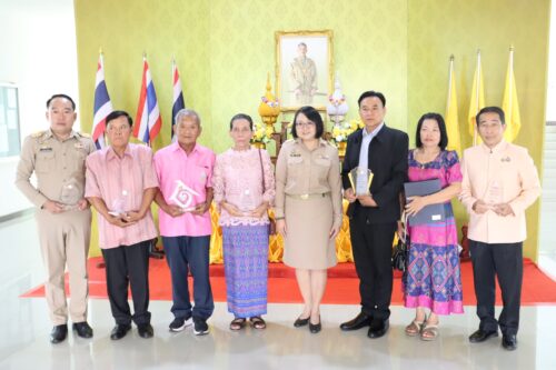 พมจ.บึงกาฬ มอบโล่เชิดชูเกียรติ ผู้สูงอายุ ครอบครัว บุคคลดีเด่นด้านการพัฒนาครอบครัว และศูนย์พัฒนาครอบครัวในชุมชนที่มีผลงานดีเด่นในการส่งเสริมความเข้มแข็งของครอบครัวจังหวัดบึงกาฬ ประจำปี 2568 จำนวน 5 รายการ