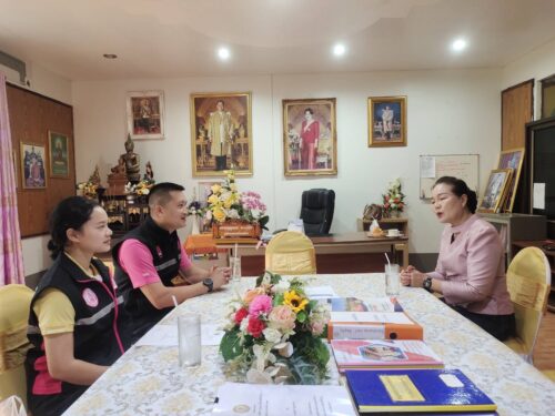 พมจ.บึงกาฬ ลงพื้นที่ชี้แจงแนวทางและประชาสัมพันธ์ช่องทางให้ความช่วยเหลือ กรณีเด็กในครอบครัวยากจน