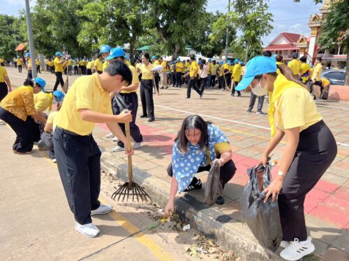 พมจ.บึงกาฬ ร่วมกิจกรรมจิตอาสาพัฒนา เนื่องในโอกาสวันเฉลิมพระชนมพรรษาสมเด็จพระนางเจ้าฯ พระบรมราชินี โดยร่วมกันทำความสะอาด ปรับปรุงภูมิทัศน์ เก็บขยะ และปรับพื้นที่โดยรอบวัดให้สะอาด สวยงาม
