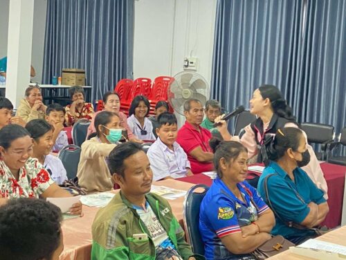 พม.บึงกาฬ เป็นวิทยากรบรรยายในโครงการ เสริมพลังครอบครัว “คุยให้ได้ใจ ลูกวัยรุ่น” เพื่อให้ความรู้เกี่ยวกับ ปัจจัยเสี่ยงของการเกิดความรุนแรงของเด็ก เยาวชน และสมาชิกในครอบครัว