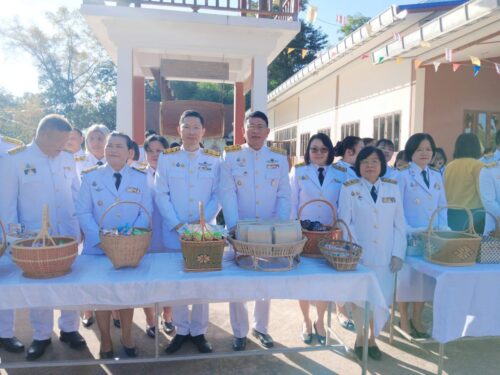 พม.ใกล้คุณ ร่วมพิธีสวดพระพุทธมนต์และทำบุญตักบาตรถวายเป็นพระราชกุศลแด่ในหลวง รัชกาลที่ 9 เนื่องในวัน “นวมินทรมหาราช” ประจำปี 2568
